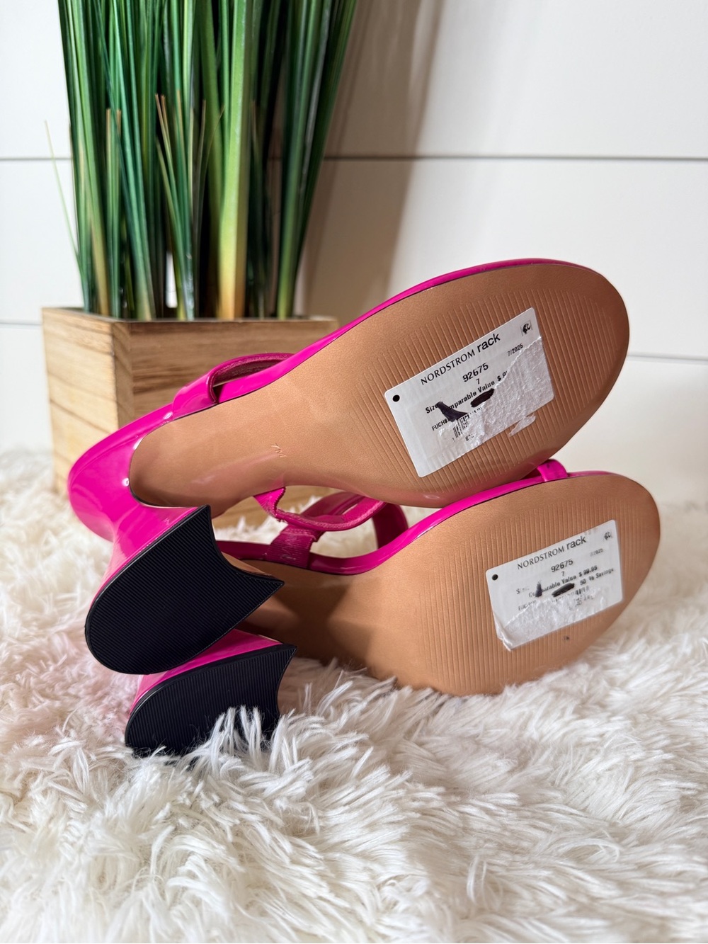 Steve Madden Renie Patent Faux Leather Toe Loop Flare Heel Sandals Fuchsia Sz 7 - Picture 8 of 8